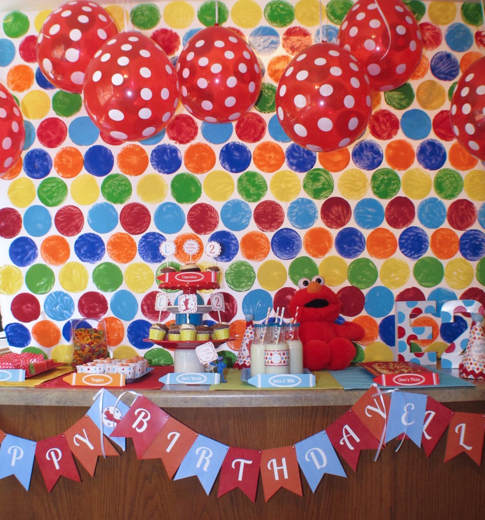 DIY Elmo Party: Polka-dot Backdrop